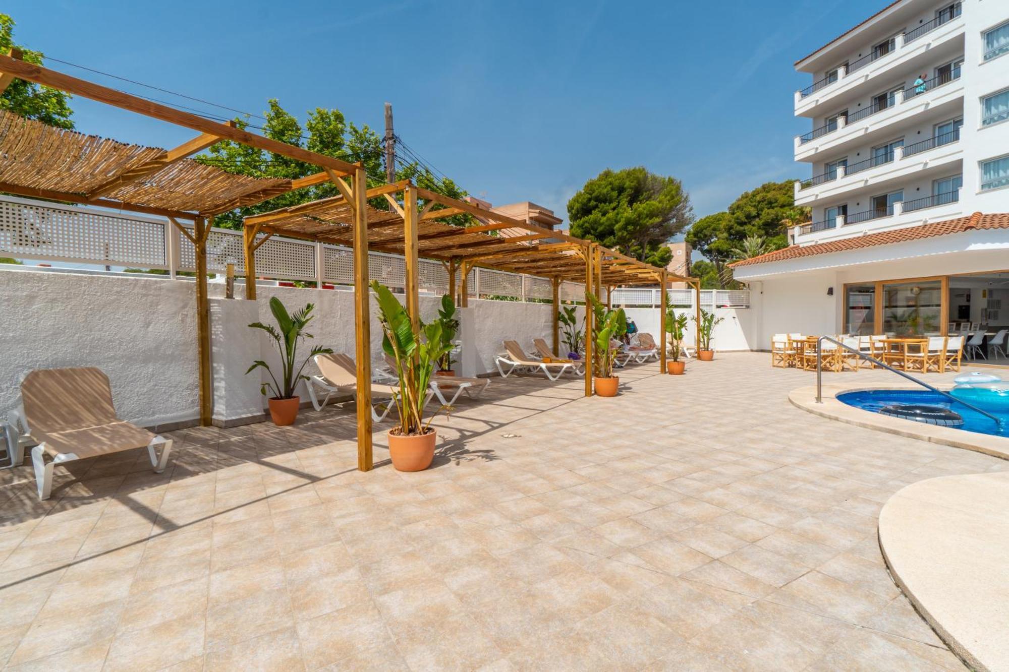 Hostal Alcina Cala Ratjada  Exterior photo