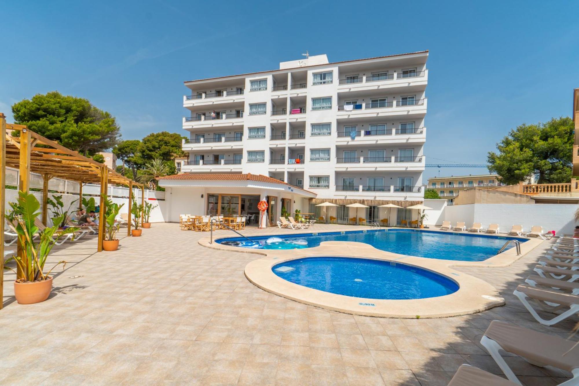 Hostal Alcina Cala Ratjada  Exterior photo